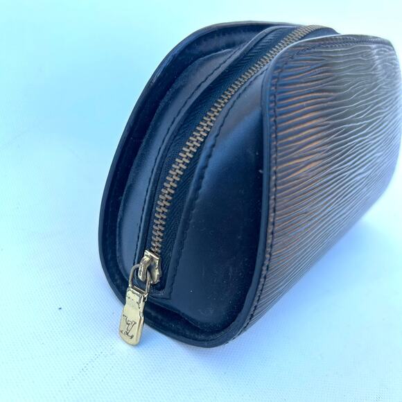 Louis Vuitton Epi Dauphine 17 Cosmetic Pouch Black Textured Clutch - Picture 2 of 11